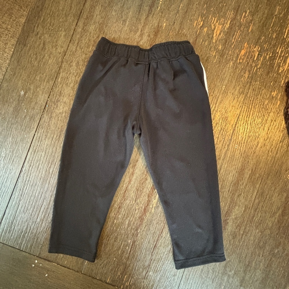 OshKosh B'gosh 3T Red & Black Joggers-excellent condition. Can go with anything! - Picture 4 of 8